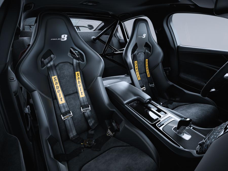 Интерьер Jaguar XE SV Project 8 (X760) 2017 года  (WW) (фото 12 из 45)